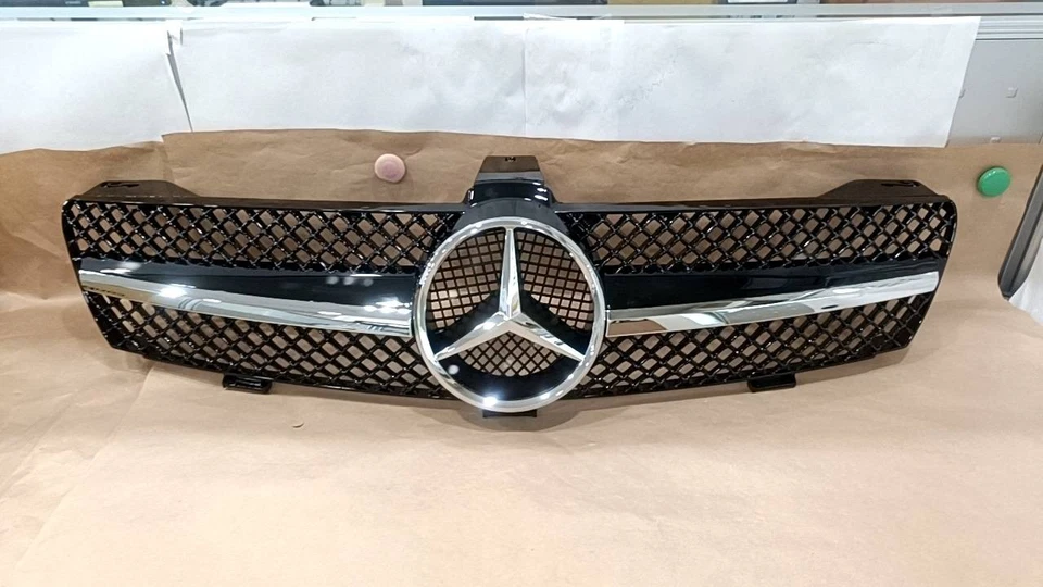 2005-2008 for Mercedes CLS63AMG CLS350 CLS500 550 W219 Black Grille Pre-Facelift - Image 1 of 4