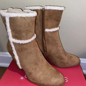 New ~ Shoedazzle Boots ~ Size 9.5 - Picture 1 of 5