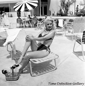 Jayne Mansfield Poolside at The Dunes, Las Vegas, Nevada - 1955 - Vintage Photo - Picture 1 of 1