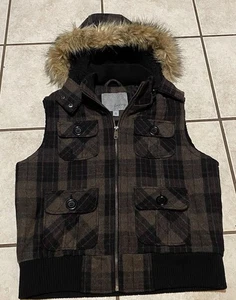 Daytrip Plaid Vest With Fuzzy Hood - Picture 1 of 2