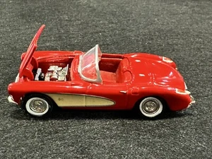 Racing Champions rot '57 Chevy Corvette Cabrio.   Ein Reifen fehlt. - Bild 1 von 6