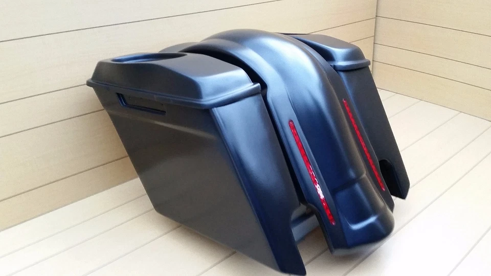 6 INCH STRETCHED BAGS,LIDS AND LED REAR FENDER  FOR HARLEY TOURING  1996-2013 - Image 1 of 4