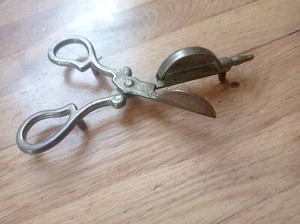 Vintage Antik Fuß Messing Kerzendocht Schnupftabak Schere - Bild 1 von 7