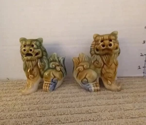 2 Vintage Chinese Foo Dogs Guardian Lions Feng Shui Green Blue Cream Gold 3.5" - Picture 1 of 16
