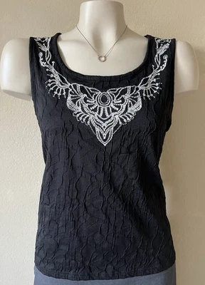 Camiseta sin mangas para mujer Covington cuello redondo texturizada talla pequeña negra Foto 1 de 4