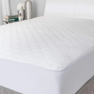 - The Quilted Mattress Pad is Comfortable and Thick Enough to Get a Restful N... - Bild 1 von 7