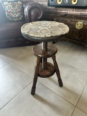 Ancien Tabouret en Bois Foncé Réglable à Vis Tripode Atelier Déco Vintage  - Photo 1/4