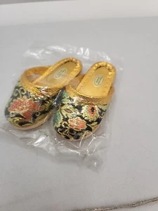 Vintage Puppenschuhe asiatischer Gobelin. Made In Hong Kong. Puppenkleidung. 3". Neu. - Bild 1 von 4