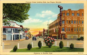 LAS VEGAS, NEVADA - FREMONT STREET LOOKING EAST - VINTAGE LINEN POSTCARD - Picture 1 of 2