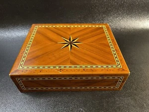 Ancienne boite à cigares incrustée de parquet italien 8 points étoile fait main 11x9" - Photo 1/16