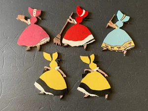 5 Vintage Wooden Yard Folk Art Ladies w/ Bonnet & Dresses Cottage Core - Picture 1 of 6