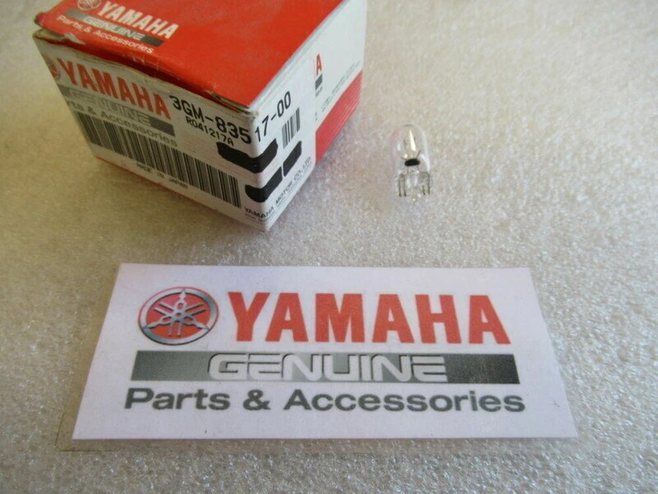 Bombilla marina genuina Yamaha 1989-2017 OEM nueva fábrica piezas de barco cantidad 2 Foto 1 de 4