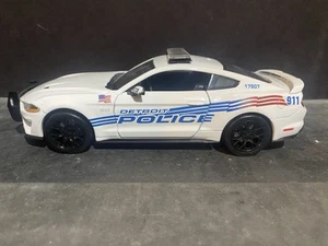 Detroit Police Maßstab 1:24 2018 Ford Mustang GT Custom  - Bild 1 von 5