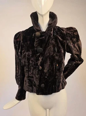 ANTIQUE VICTORIAN 19TH C PLUSH PILE BROWN VELVET JACKET - Image 1 of 4