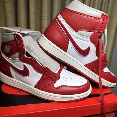 [DJ4891-061] Womens Air Jordan RETRO 1 HIGH OG 'VARSITY RED' (W) - Image 1 of 4