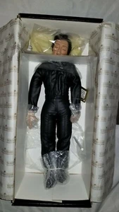 Muñeca de porcelana especial de regreso de The Ashton Drake Galleries ""Elvis"" the 68  - Imagen 1 de 3