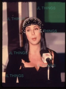 Cher Candid 1999 original 35 mm color diapositiva f - Imagen 1 de 1