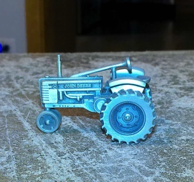 1/43 unbranded john deere H pewter tractor in nice shape used - Image 1 of 4