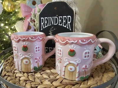 Juego de 2 Tazas Cerámicas Casa Pan de Jengibre Rosa Navidad Viral Agotadas Foto 1 de 4