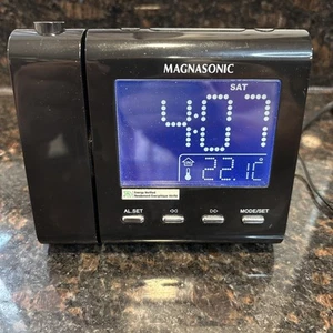 Electrohome EAAC601 Projection Alarm Clock With Am/fm Radio Battery Backup Works - Picture 1 of 14