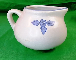 Vintage Pfaltzgraff Yorktowne Stoneware Gravy Boat Blue Ivory Pitcher Creamer - Picture 1 of 15
