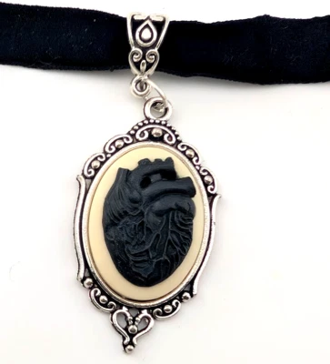 PARTES ANATÓMICAS DEL CUERPO CAMAFEO GARGANTILLA corazón humano cráneo terciopelo negro emo gótico H1 Foto 1 de 3