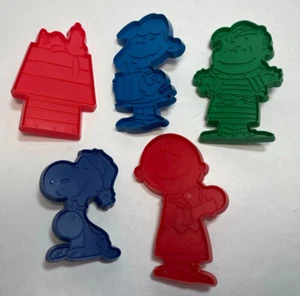 Set 5 Vintage Hallmark Erdnüsse Ausstechformen - Charlie Linus Lucy 2 Snoopy Hundehütte - Bild 1 von 5
