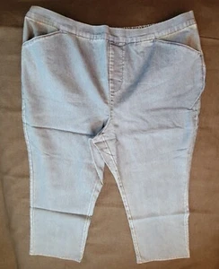 NWT Liz Claiborne Hepburn Style Pull on Denim Capris 24WP Pull On Style - Picture 1 of 6