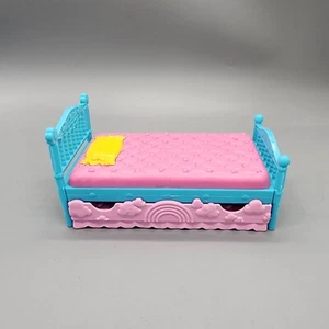 Barbie Chelsea Trundle Bed Playset FXG83 2018 Mattel Pink Blue Rainbow - Picture 1 of 5