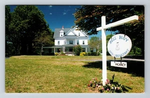 Tarjeta postal de recuerdo antigua vintage York Harbor ME-Maine Bell Boy B & B - Imagen 1 de 2