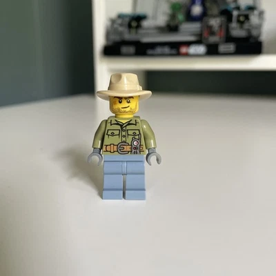 Lego Minifigure, Item cty0684, Volcano Explorer with Tan Fedora Hat, excellent - Image 1 of 2