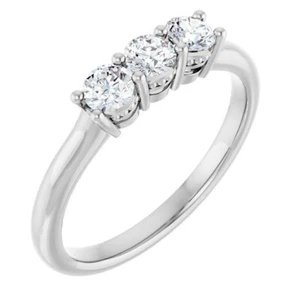 1/2 CTW Natural Diamond Anniversary Band In Platinum Size 7 - Picture 1 of 3