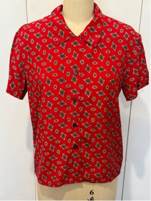 Camisa manga curta Liz Claiborne de seda com botões tamanho pequeno 4 vermelha estampada - Imagem 1 de 4