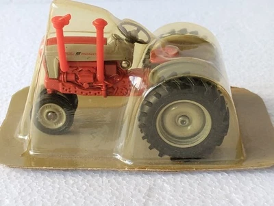 Ertl Vintage Vehicles Ford 901 / 961 Powermaster Tractor Diecast 1:43 - Image 1 of 4