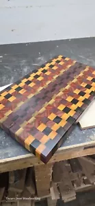 Tagliere a grana fine fatto a mano in legno esotico, 44 cm x 27 cm x 4 cm - Foto 1 di 8