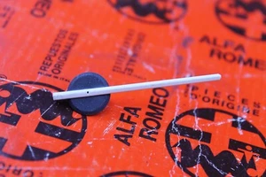 Alfa Romeo Spider Cluster Speedometer or Tachometer Needle 86-94 - Picture 1 of 3
