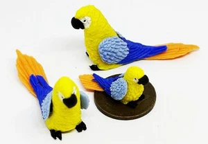 Casa de muñecas loros de arcilla polimérica amarilla 2 adultos y un bebé escala 1:12 P13 tumdee - Imagen 1 de 6