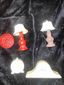 Renwal Vintage Puppenhaus Lampen, Manteluhr, Wecker, Tischaschenbecher - Bild 1 von 8