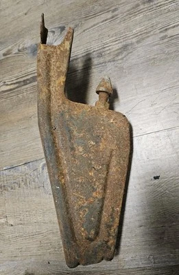 Buick LeSabre Invicta 1960 soporte de soporte de pestillo de campana vertical central  Foto 1 de 4