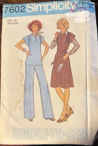 Abito, maglione o top e pantaloni donna vintage modello Simplicity 7602 taglia 40 non tagliato - Foto 1 di 2