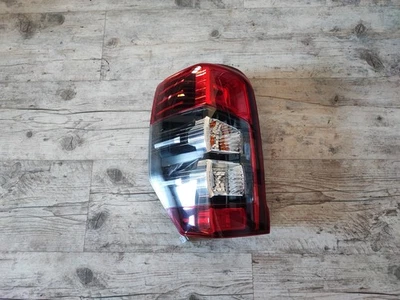 NUEVO Piloto trasero izquierdo LED 8330B211 MITSUBISHI L200 BJ19-23 NUEVO - Imagen 1 de 4