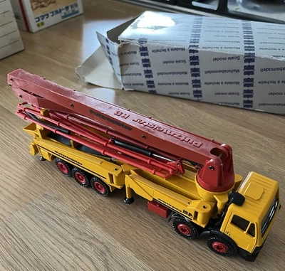 Bomba de hormigón Conrad Mercedes Benz Putzmeister escala 1:50 Foto 1 de 4