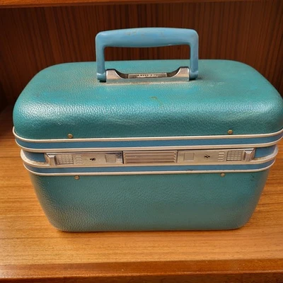 Vintage Retro Blue 1970s Hard Vanity Train Case Queen - Image 1 of 4