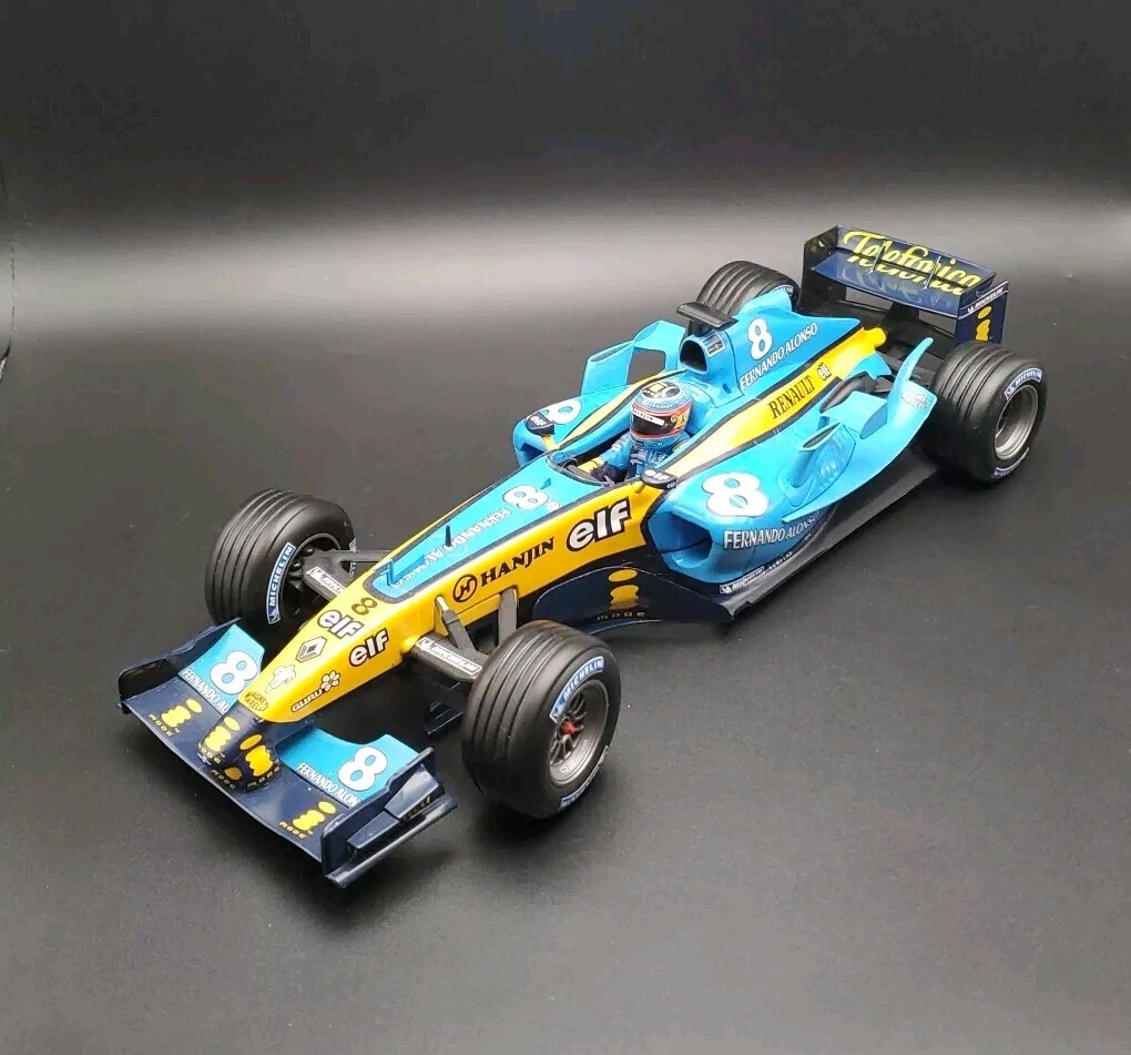 Renault F1カー ミニカー 1:18スケール MINICHAMPS 1/18 renault R26 F1 Resin Diecast Model Car
