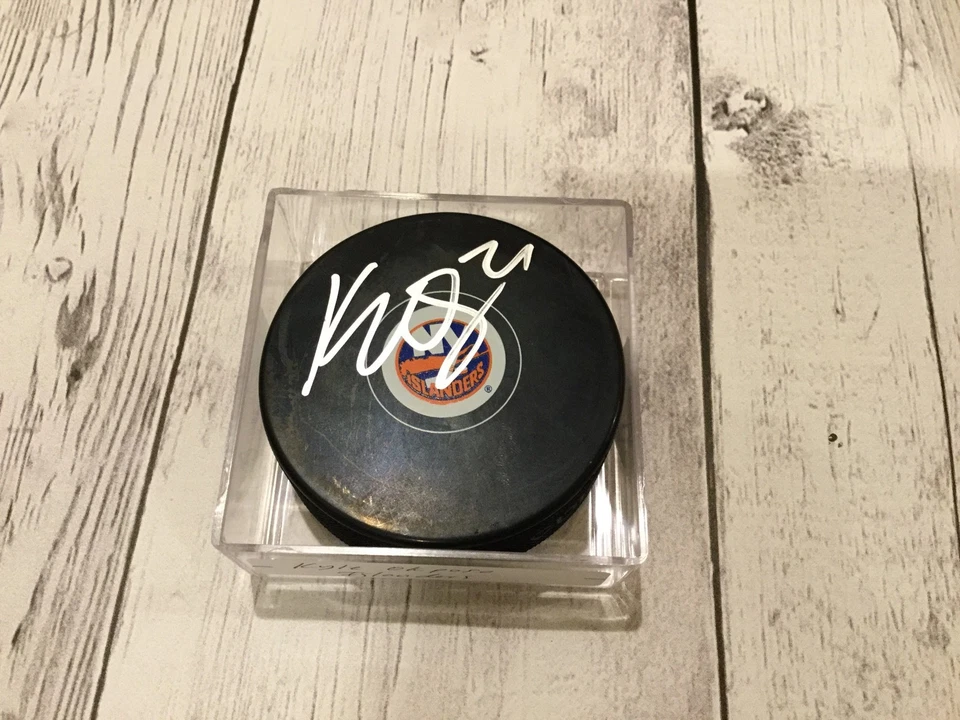 Disco de hockey autografiado por Kyle Okposo firmado por los New York Islanders NHL a Foto 1 de 1
