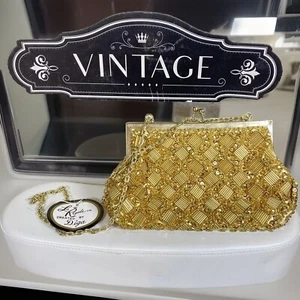 Borsa da sera pochette vintage La Regale oro con perline chiusura a bacio fatta a mano a Hong Kong - Foto 1 di 13