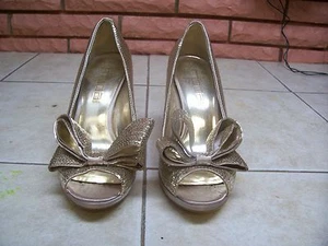 MODA SPANA GOLD/BRONZE LADIES STILETTOS WITH PEEP TOE AND BOW SIZE 7M - Picture 1 of 5