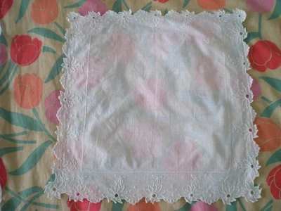 napperon coton blanc ancien brodé + initiale 31x31cm - Photo 1/3