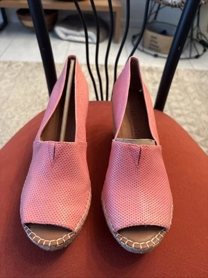 Alpargata cuñas Gentle Souls de Kenneth Cole Charli rosa - talla 8M precio de venta sugerido por el fabricante 220 USD. Foto 1 de 4