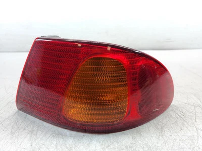 1998 1999 2000 2001 2002 TOYOTA COROLLA ПРАВАЯ ЗАДНЯЯ ЧЕТВЕРТЬ КРЕПЛЕНИЕ ЗАДНИЙ ФОНАРЬ - Изображение 1 из 4